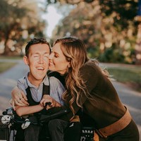 Kesuksesan Shane ini kerap membuat Hannah mendapat tudingan miring. Dia dianggap sebagai gold digger atau hanya mengincar uang Shane, karena mau berpacaran dengan pria tersebut. Namun tudingan miring itu tak dianggapnya berarti. Hubungannya dengan Shane pun terus langgeng hingga kini. Foto: Instagram @hannahayl