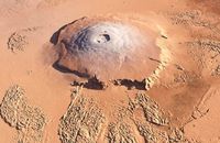 Mars punya gunung berapi. 
