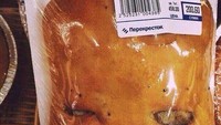 Bukan topeng monster yang terbuat dari kulit manusia. Makanan yang satu ini merupakan pie daging yang dari luar punya penampilan menyeramkan. Foto: Boredpanda