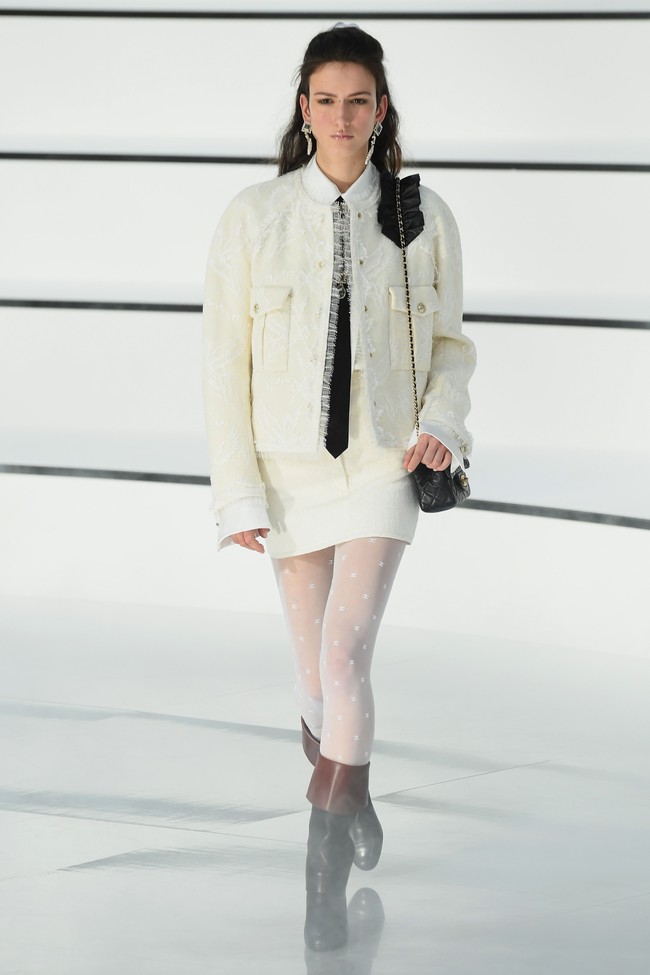 Koleksi terbaru Chanel fall 2020 di Paris Fashio Week, Paris, Prancis, Selasa [03/03/2020]. Photo by Pascal Le Segretain/Getty Images.