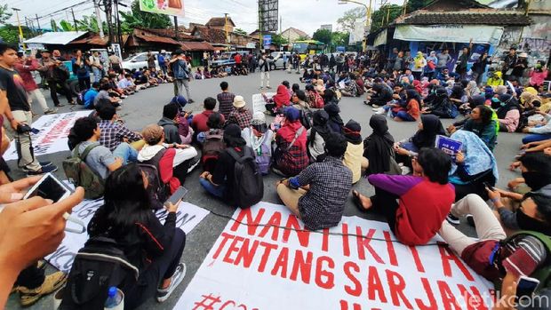 Ada Aksi GejayanMemanggilLagi, Arus Lalin Pertigaan Gejayan Ditutup