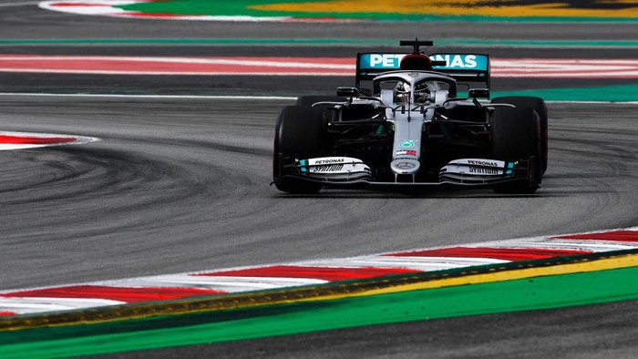 BARCELONA, SPAIN - FEBRUARY 28: Lewis Hamilton of Great Britain driving the (44) Mercedes AMG Petronas F1 Team Mercedes W11 on track during Day Three of F1 Winter Testing at Circuit de Barcelona-Catalunya on February 28, 2020 in Barcelona, Spain. (Photo by Rudy Carezzevoli/Getty Images)