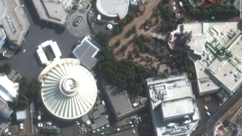 Space Mountain, Tokyo Disneyland pada Februari 2020. Foto: Maxar Technologies