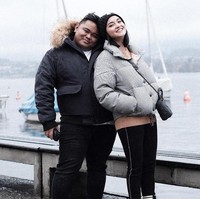 Ririn Ekawati dikenal sebagai sosok artis yang rendah hati. Asistennya diperlakukannya bagai keluarga. Mantan istri Edwin Abeng itu pun kerap menyebut Indra sebagai adik kesayangannya. Dok. Instagram.