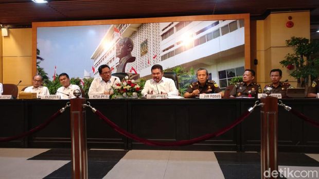 Konferensi pers Kejagung bersama BPK soal kerugian negara Skandal Jiwasraya
