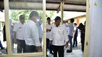 Pada tahap awal akan dibangun 2 bangunan bertingkat 2, yang terdiri dari fasilitas observasi/penampungan/karantina (termasuk isolasi). Untuk ruang observasi dengan kapasitas 230 tempat tidur, dimana satu kamarnya memiliki kapasitas rawat 8-10 pasien. Sementara untuk ruang isolasi terdiri dari 30 tempat tidur Intensive Care Unit (ICU) dan 20 tempat tidur Non ICU dengan peralatan sesuai standar yang berlaku.