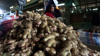 Harga Jahe di Pasar Kramat Jati Tembus Rp 70 Ribu
