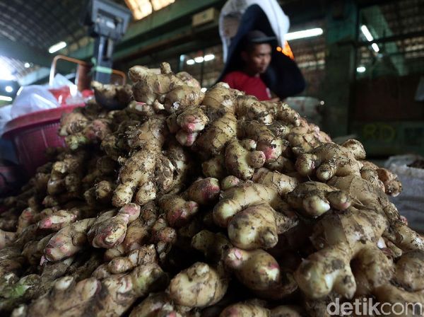 Harga Jahe di Pasar Kramat Jati Tembus Rp 70 Ribu