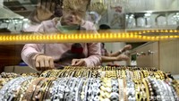 Sementara harga buyback tau pembelian kembali emas Antam hari ini naik Rp 23.000 level Rp 845.000/gram.