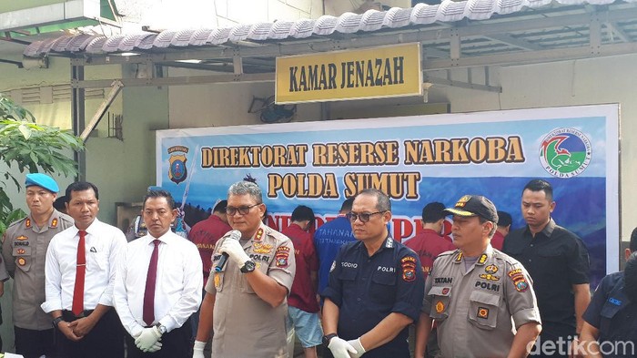 Polda Sumut mengungkap kasus penyelundupan sabu Malaysia. Seberat 22 kg sabu disita dan 1 pelaku ditembak mati petugas (Haris Fadhil/detikcom)