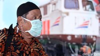 Selain itu, pentingnya menjaga kebersihan, seperti rutin mencuci tangan dan mengenakan masker saat kondisi tubuh sedang tidak fit dapat menjadi sejumlah upaya untuk mencegah penyebaran virus corona.