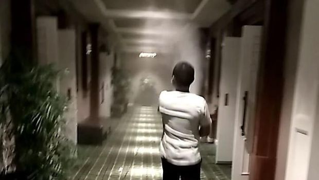 Bioskop Cinema XXI semprotkan disinfektan cegah Corona.
