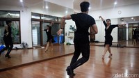 Ada 5 jenis dansa dalam kategori ini, yakni meliputi cha cha, samba, rumba, paso doble, dan jive. (Ari Saputra/detikHealth) 