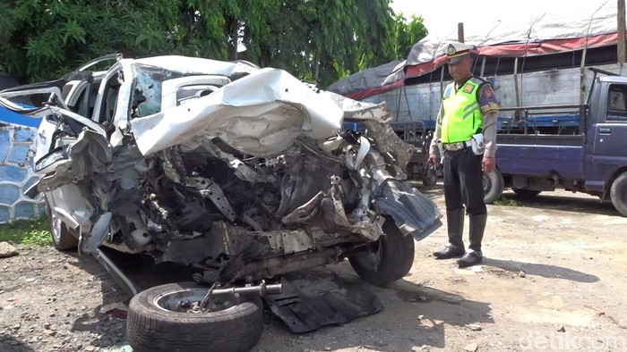 Olah TKP kecelakaan lalu lintas di Pantura Rembang, 9/3/2020