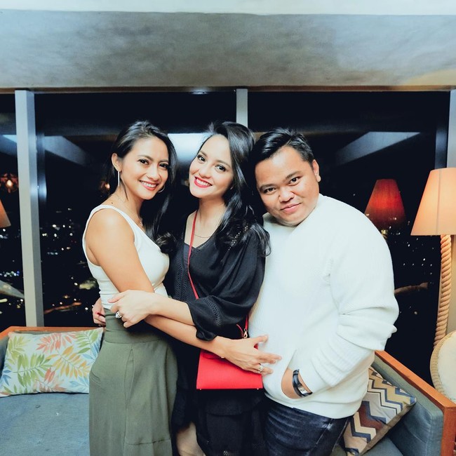 Nyaris setiap hari Ririn Ekawati dan Indra Tri Yudha menghabiskan waktu bersama. Saking dekatnya, Indra pun sudah dianggap keluarga oleh Ririn dan akrab juga dengan adiknya, Rini Yulianti.Foto: Instagram