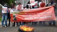 Berkali-kali turun aksi, tetap saja Jaksa Agung tak menggubris dan dianggap masih tuli, tuli dan tuli lagi. Gerakan Aktivis Indonesia berjanji akan terus menggelar Aksi Jilid XIII, dengan mendesak kepada Jaksa Agung, agar Novel Baswedan bisa segera diproses untuk mempertanggung jawabkan perbuatannya yg telah ditetapkannya sebagai tersangka pada kasus Sarang Burung Walet. Foto: dok. GAI