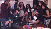 Semenjak kejadian itu, sosok Kalista Iskandar banyak disorot publik. Melihat Instagramnya, ternyata putri cantik asal Sumatera Barat tersebut doyan ngopi. Foto: Instagram @kalistaiskandar