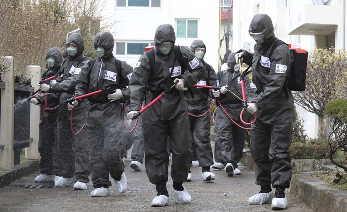 Lebih dari 100 ribu orang di sedikitnya 107 negara dan wilayah dinyatakan positif terinfeksi virus Corona. Sementara, jumlah korban meninggal mencapai 3.800 orang.