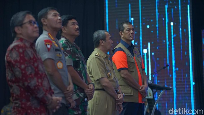 Panglima TNI Marsekal Hadi Tjahjanto bersama Kapolri Jenderal Idham Azis meresmikan aplikasi Lancang Kuning Nusantara.