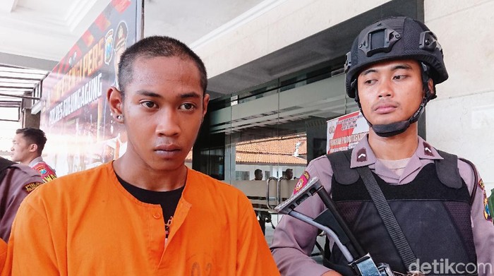 Pria di Tulungagung nekat menyetubuhi pacarnya yang sedang datang bulan. Korban masih di bawah umur.