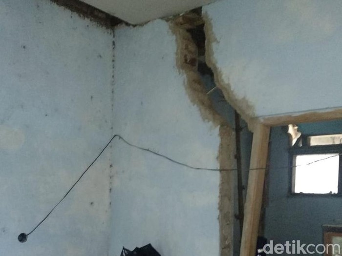 9 rumah di Kabupaten Sumedang terancam ambruk akibat pergerakan tanah