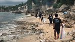Tak Takut Kotor! Aktor Hollywood Bersihkan Pantai Bali