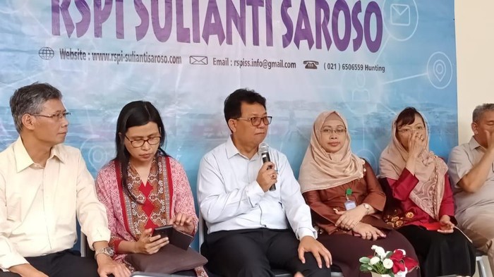 Dirut RSPI Sulianti Saroso, Mohammad Syahril jumpa pers soal kondisi pasien positif Corona. (Foto: Eva/detikcom)