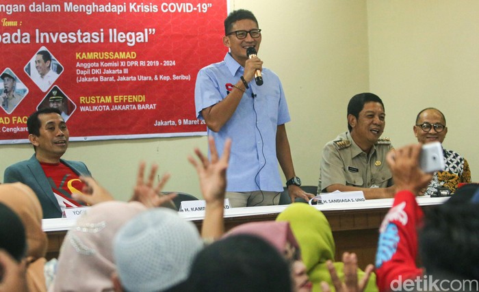 Kenali dan Waspada Investasi Ilegal di Tengah Masyarakat Sebuah diskusi seru bertemakan 'Mengenal dan Waspada Investasi Ilegal' digelar di Jakarta. Turut hadir dalam acara tersebut, Sandiaga Uno.