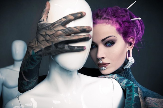 Mentato adalah kesempatan luar biasa untuk mengubah tubuhku, mengubah tingkat pengalamanku dan keseluruhan hidupku. Aku hanya mencoba untuk menjadi diriku sendiri, mencintai diriku sendiri, dan mengagumi diriku sendiri. Aku adalah karakter fiksiku sendiri, aku selalu begitu, tutur ibu anak satu itu. Foto: Instagram @anuskatzzz