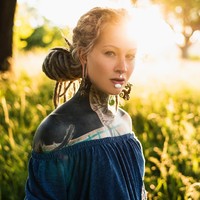 Anuskatzz adalah wanita asal Jerman yang dikenal ekstrem dalam memodifikasi tubuh. Menganggap jika tubuhnya adalah kanvas, wanita tersebut mentato hampir seluruh bagian badannya, bahkan termasuk bola mata. Begini penampilannya sebelum berbola mata ungu. Foto: Instagram @anuskatzzz