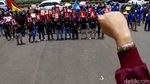 Aksi Tolak Omnibus Law di Depan DPR