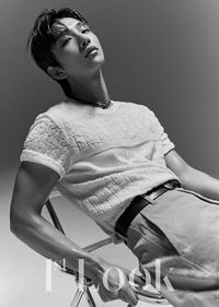 Joshua Hong 'SEVENTEEN' Dewasa Banget di Pemotretan Majalah Ini