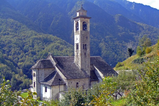 Pada tahun 1900an, populasi kota yang bernama Locana ini mencapai 7 ribuan orang dan telah semakin menurun higga saat ini, yang menjadi hanya 1,5 ribuan orang. Oleh karena itu, siapapun yang ingin pindah dan menjadi penduduk baru akan mendapatkan bayaran dari Walikota. Tidak hanya itu saja, kota tersebut juga sudah menyediakan berbagai macam lapangan pekerjaan bagi penduduk baru yang pindah ke sana. Foto: dok. Comune Borgomezzavalle