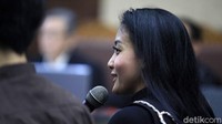 Aima Mawaddah memberikan kesaksian di hadapan hakim Pangadilan Tipikor.