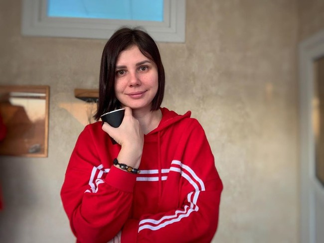 Seperti dilansir The Sun Alexey mengaku di acara bincang-bincang Rusia On Air bahwa ia mengetahui tentang perselingkuhan Marina dengan anak tirinya, Vladimir ketika mendengar mereka berhubungan intim di malam hari di rumah. Foto: Instagram