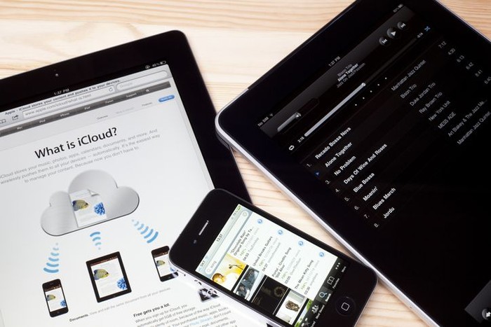 icloud Seoul, Korea - August 27, 2011: Apple iPhone & iPad. iCloud stores your content and wirelessly pushes it to all your devices.
