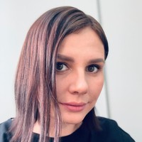 Seorang wanita asal Rusia, Marina Balmasheva diceraikan oleh suaminya setelah ketahuan berselingkuh dengan anak tirinya. Alexey Shavyrin berpisah dengan Marina setelah ia mengetahui sang istri berhubungan intim dengan anak tirinya di rumah. Foto: Instagram