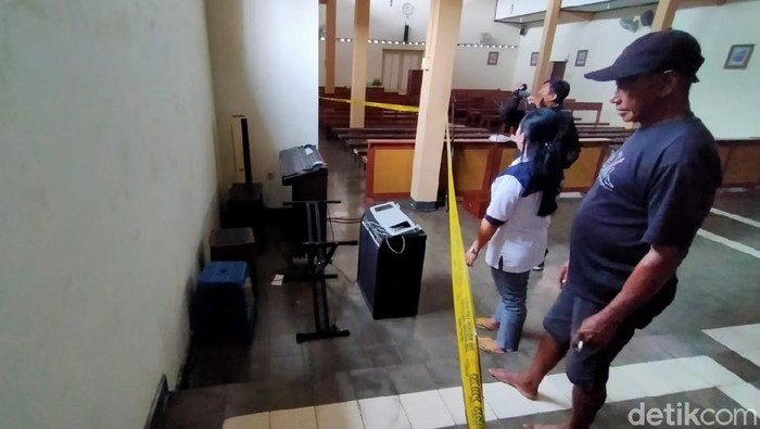 Gereja Santa Theresia Kulon Progo kemalingan kibor