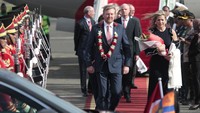 Sore harinya, Raja Willem-Alexander dan Ratu Maxima akan meletakkan karangan bunga di Pemakaman Menteng Pulo, tempat peristirahatan 4.300 tentara Belanda yang tewas selama Perang Dunia Kedua dan Perang Kemerdekaan RI. Kemudian melanjutkan ke pabrik cokelat Pipiltin Cocoa. Malam hari Raja dan Ratu akan hadir pada penandatanganan perjanjian kemitraan antara bisnis Indonesia dan Belanda. Setelah itu, mereka akan mengunjungi pameran foto di Erasmus Huis.