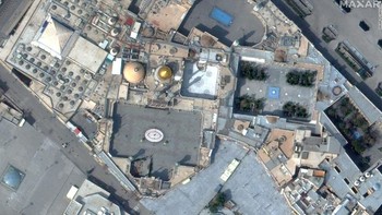 Kuil Fatima Masumeh, Qom, Iran pada Februari 2020. Foto: Maxar Technologies