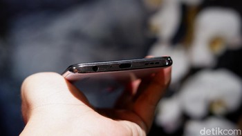 Mengusung USB Type dan port jack audio 3.5 mm. Foto: Adi Fida Rahman/detikINET