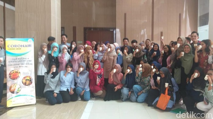 Fakultas Farmasi Unair Ajak Mahasiswa Minum dan Sosialisasikan Jamu Tradisional