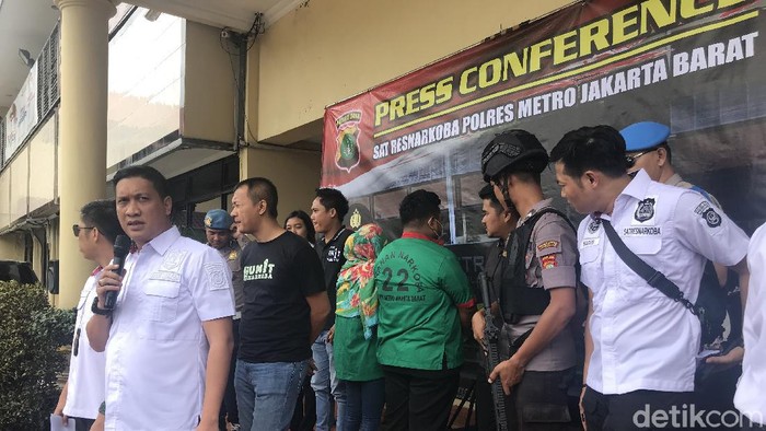 Asisten Ririn Ekawati jadi tersangka (Hanif/detikcom)