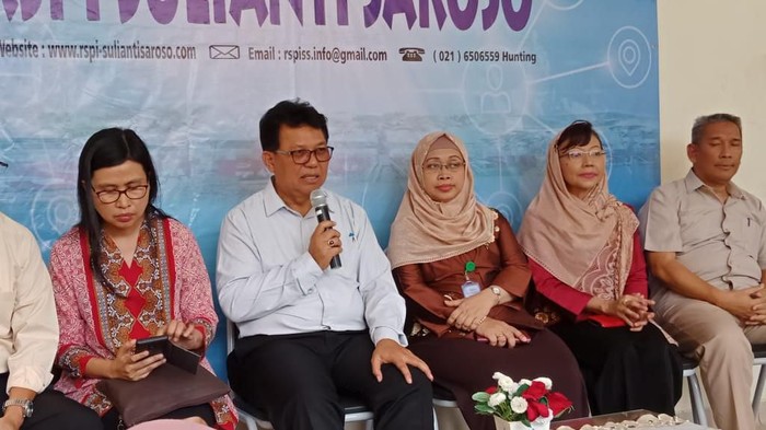 Jumpa pers Dirut RSPI Sulianti Saroso, Mohamad Syahril
