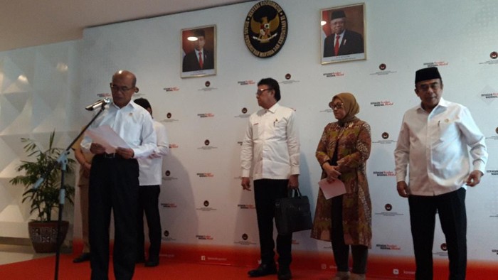 Menko PMK Muhadjir Effendy jumpa pers soal revisi hari libur nasional tahun 2020. (Foto: Rahel/detikcom)