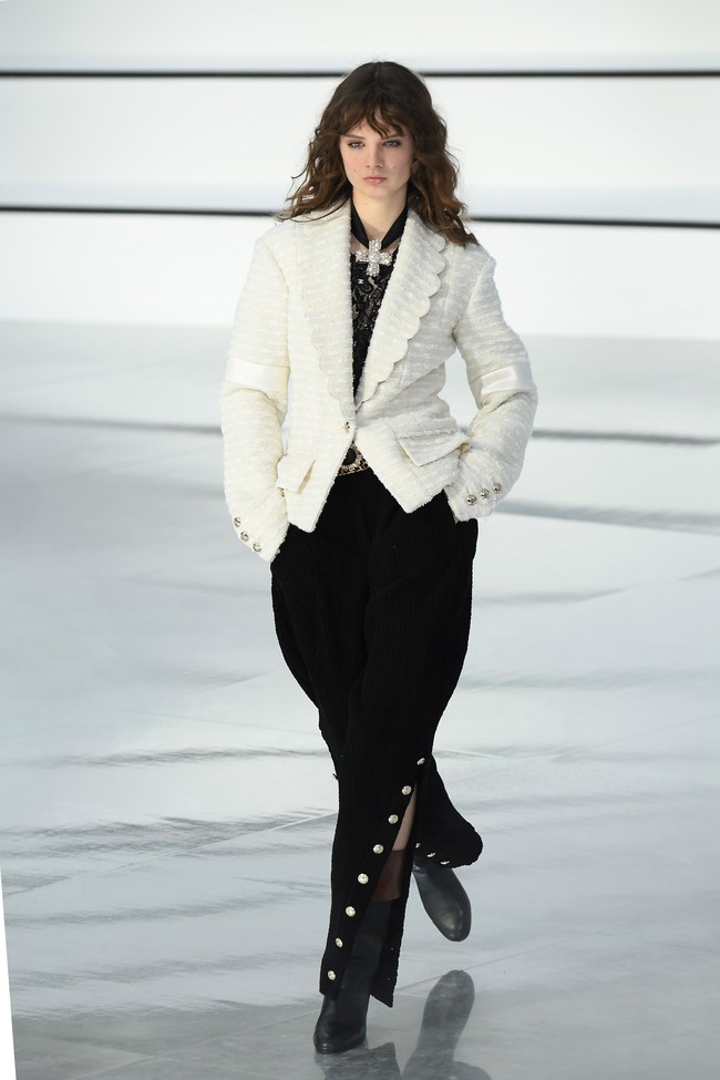 Koleksi terbaru Chanel fall 2020 di Paris Fashio Week, Paris, Prancis, Selasa [03/03/2020]. Photo by Pascal Le Segretain/Getty Images.