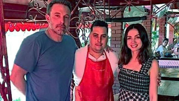 Ben Affleck dan Ana de Armas Kepergok Liburan Bareng di Havana