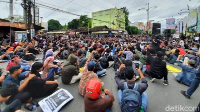 Saat Massa GejayanMemanggilLagi Padati Simpang Tiga Gejayan