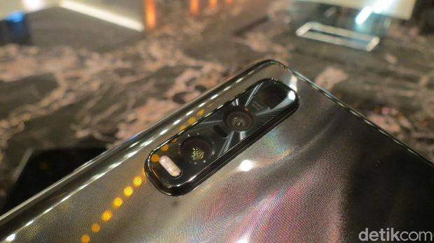 Menggenggam Find X2 Pro, Puncak Teknologi Oppo