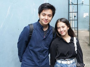 Adhisty Zara Belajar Berenang Bareng Angga Yunanda saat Syuting Mariposa